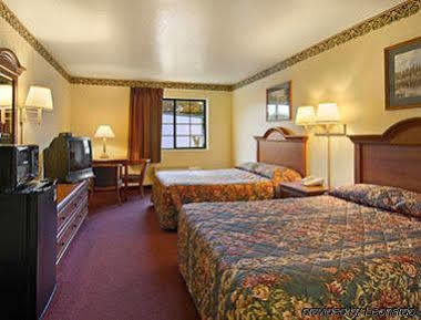 Super 8 By Wyndham Claremore Ok Eksteriør billede